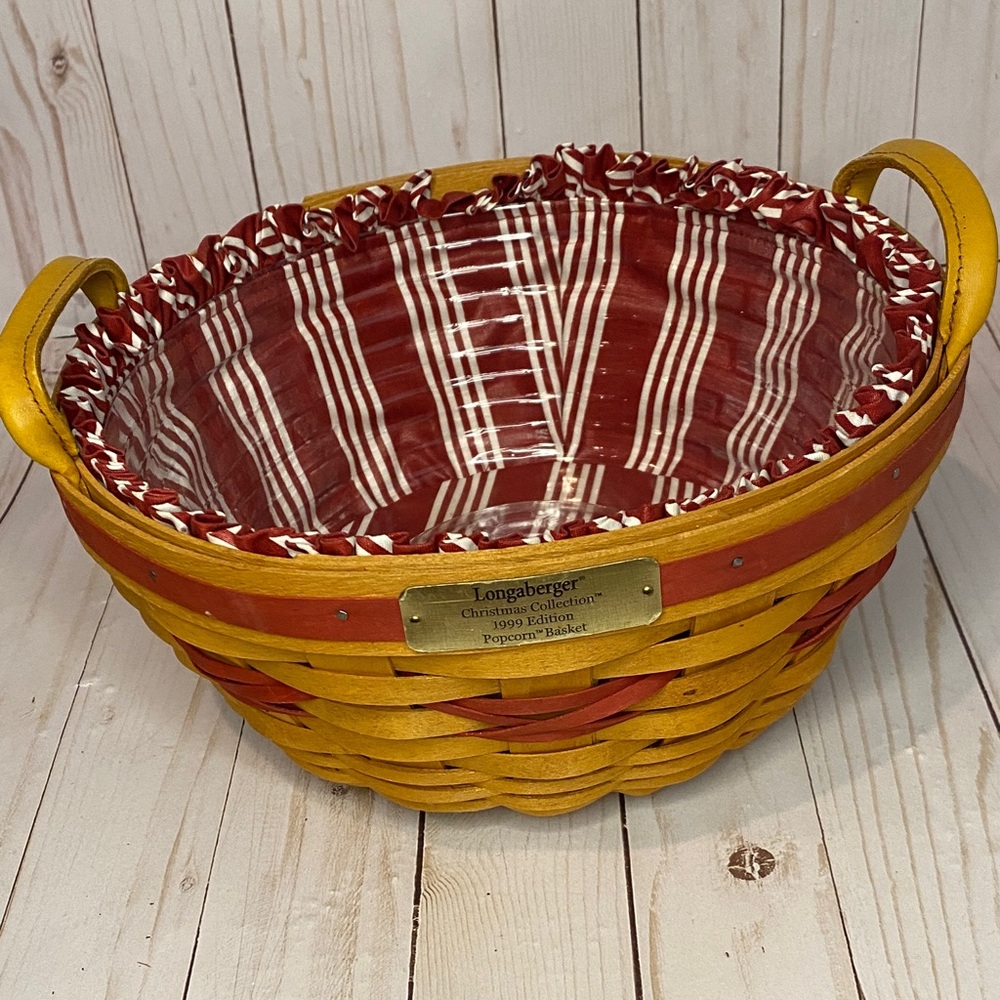 Longaberger 1999 Christmas Popcorn Basket with red and white lining and insert